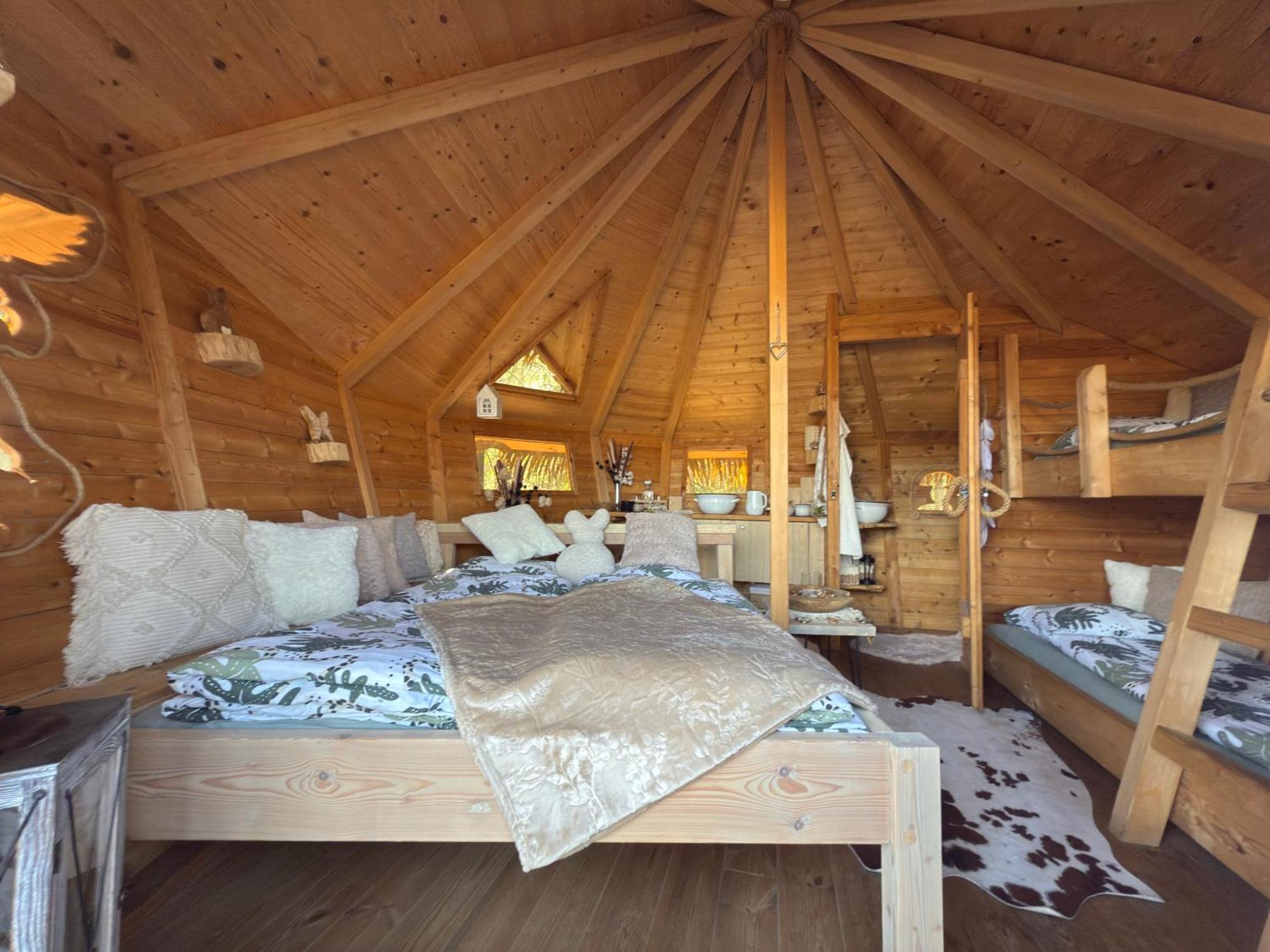 Treehouse U Rybnika Hotel Osecna Ngoại thất bức ảnh