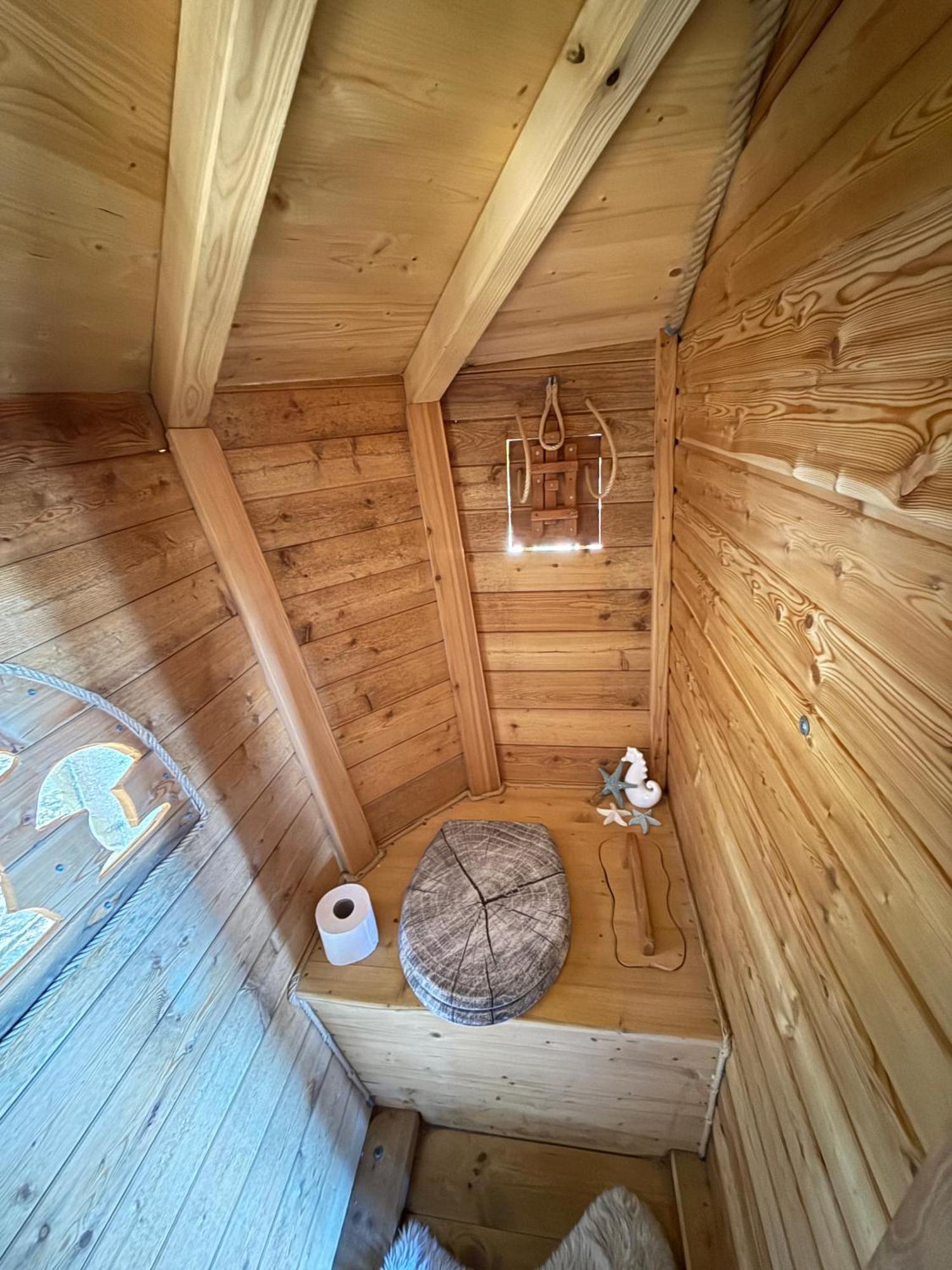 Treehouse U Rybnika Hotel Osecna Ngoại thất bức ảnh