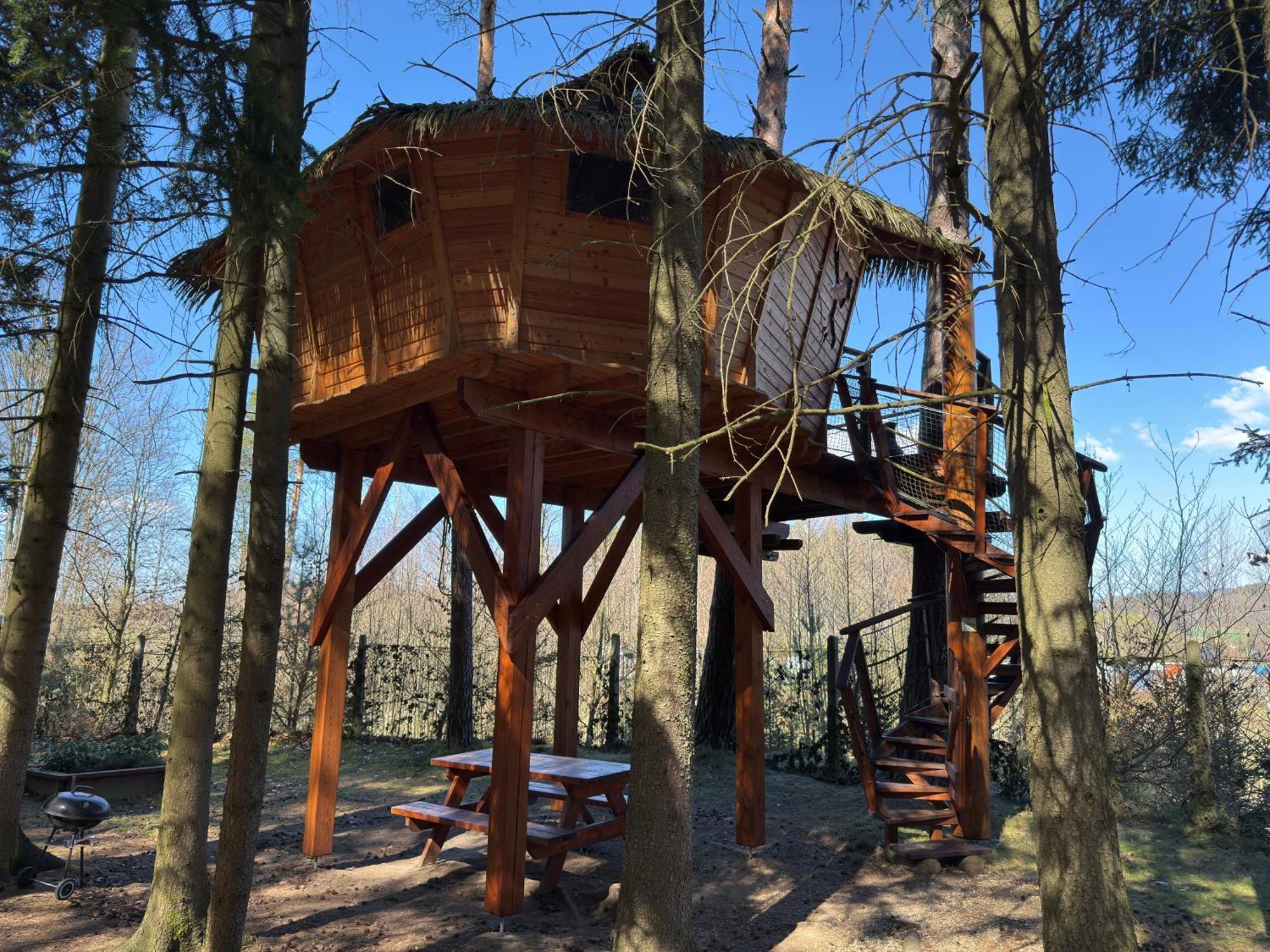Treehouse U Rybnika Hotel Osecna Ngoại thất bức ảnh